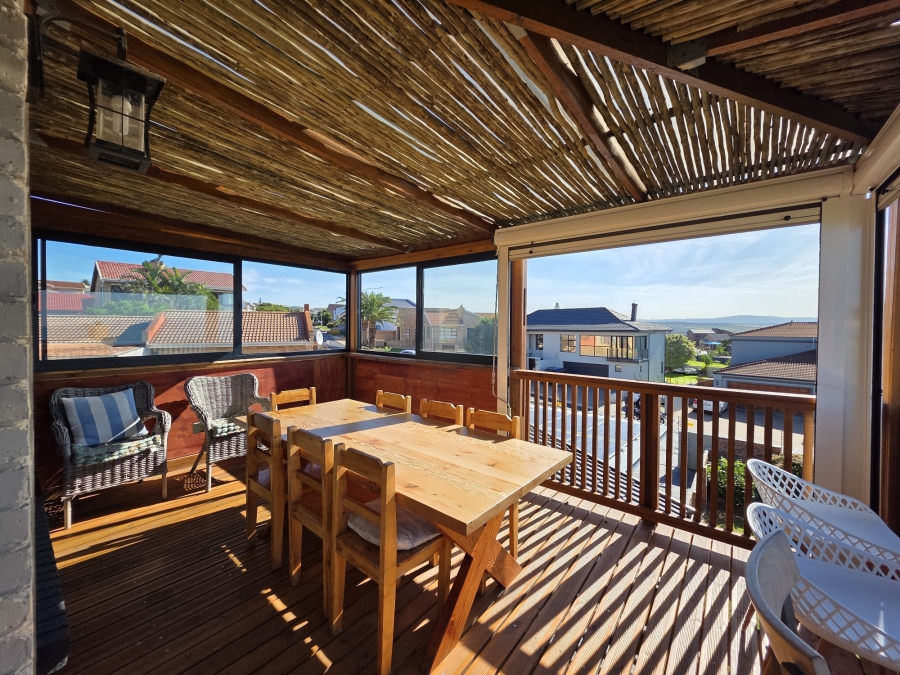 4 Bedroom Property for Sale in Wavecrest Eastern Cape